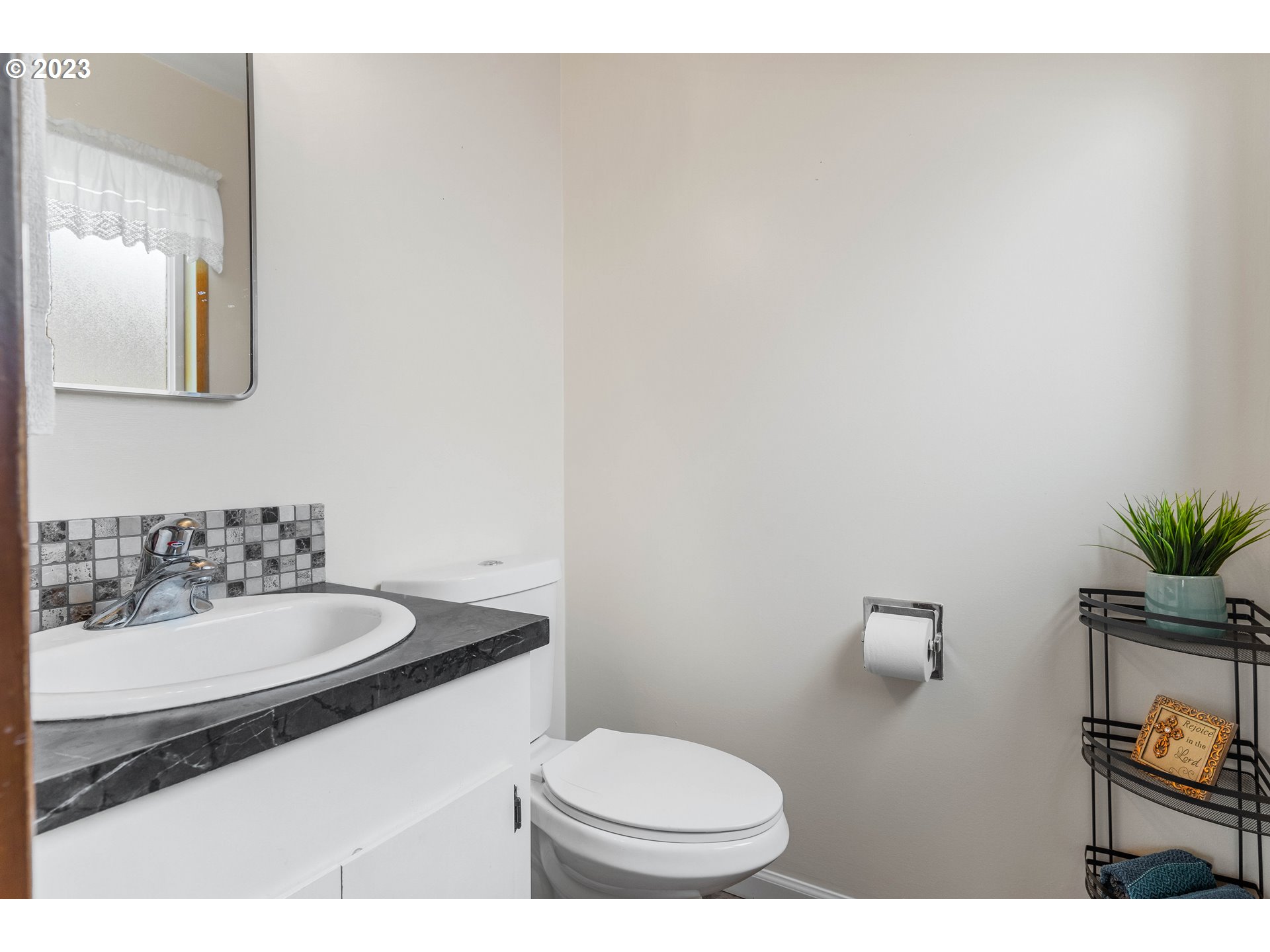943 Oregon Way Woodburn, OR 97071 - Photo 19 of 39 a bathroom with a sink a toilet and mirror