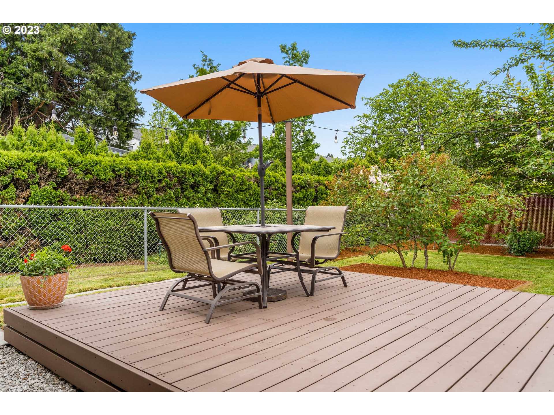 943 Oregon Way Woodburn, OR 97071 - Photo 29 of 39 a view of sitting area with furniture and umbrella