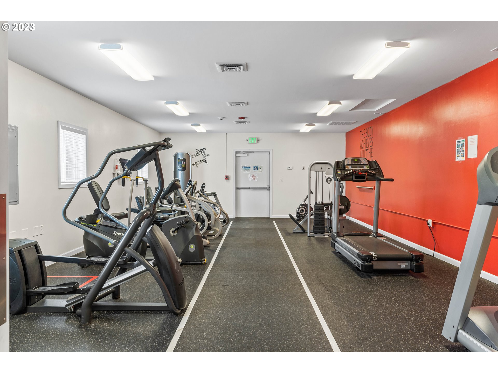 943 Oregon Way Woodburn, OR 97071 - Photo 35 of 39 a view of a room with gym equipment