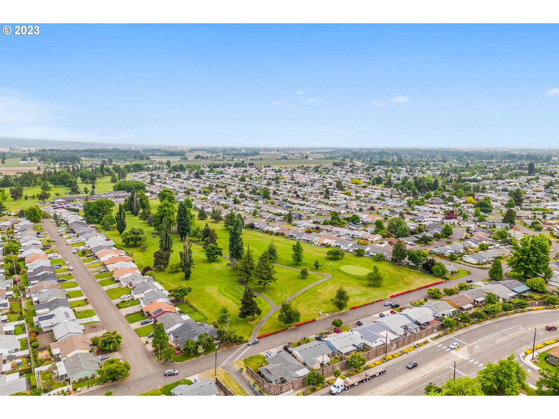 943 Oregon Way Woodburn, OR 97071 - Photo 37 of 39 an aerial view of residential houses with outdoor space