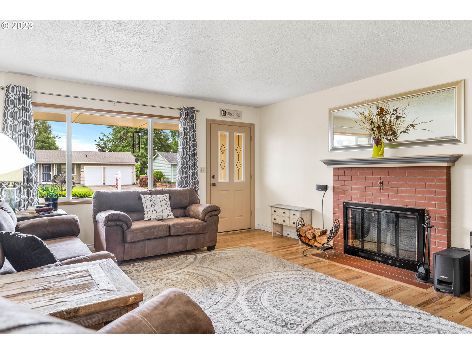 943 Oregon Way Woodburn, OR 97071 - Photo 7 of 39 a living room with furniture a window and a fireplace