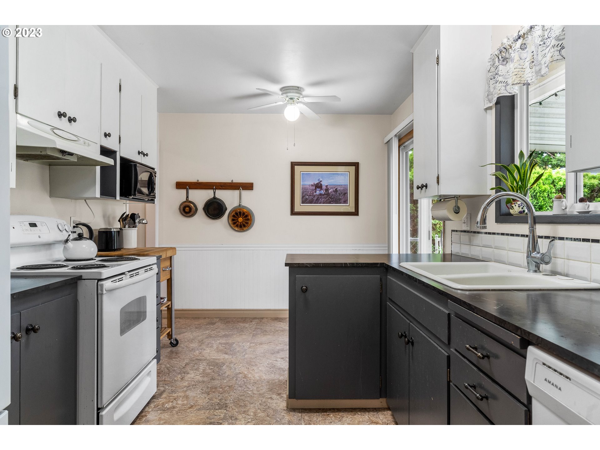 943 Oregon Way Woodburn, OR 97071 - Photo 9 of 39 a kitchen with stainless steel appliances granite countertop a sink a stove and a refrigerator