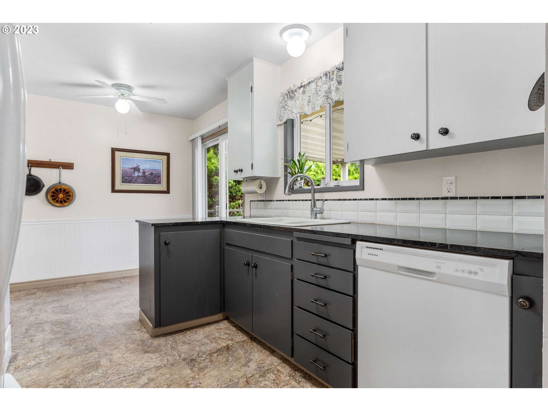 943 Oregon Way Woodburn, OR 97071 - Photo 10 of 39 a kitchen with cabinets and window