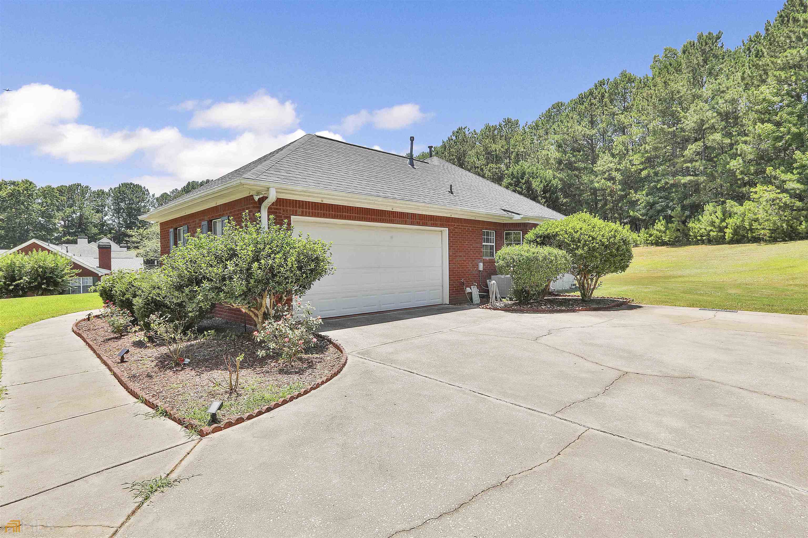 100 Riverside Walk Sharpsburg, GA 30277 - Photo 5 of 52