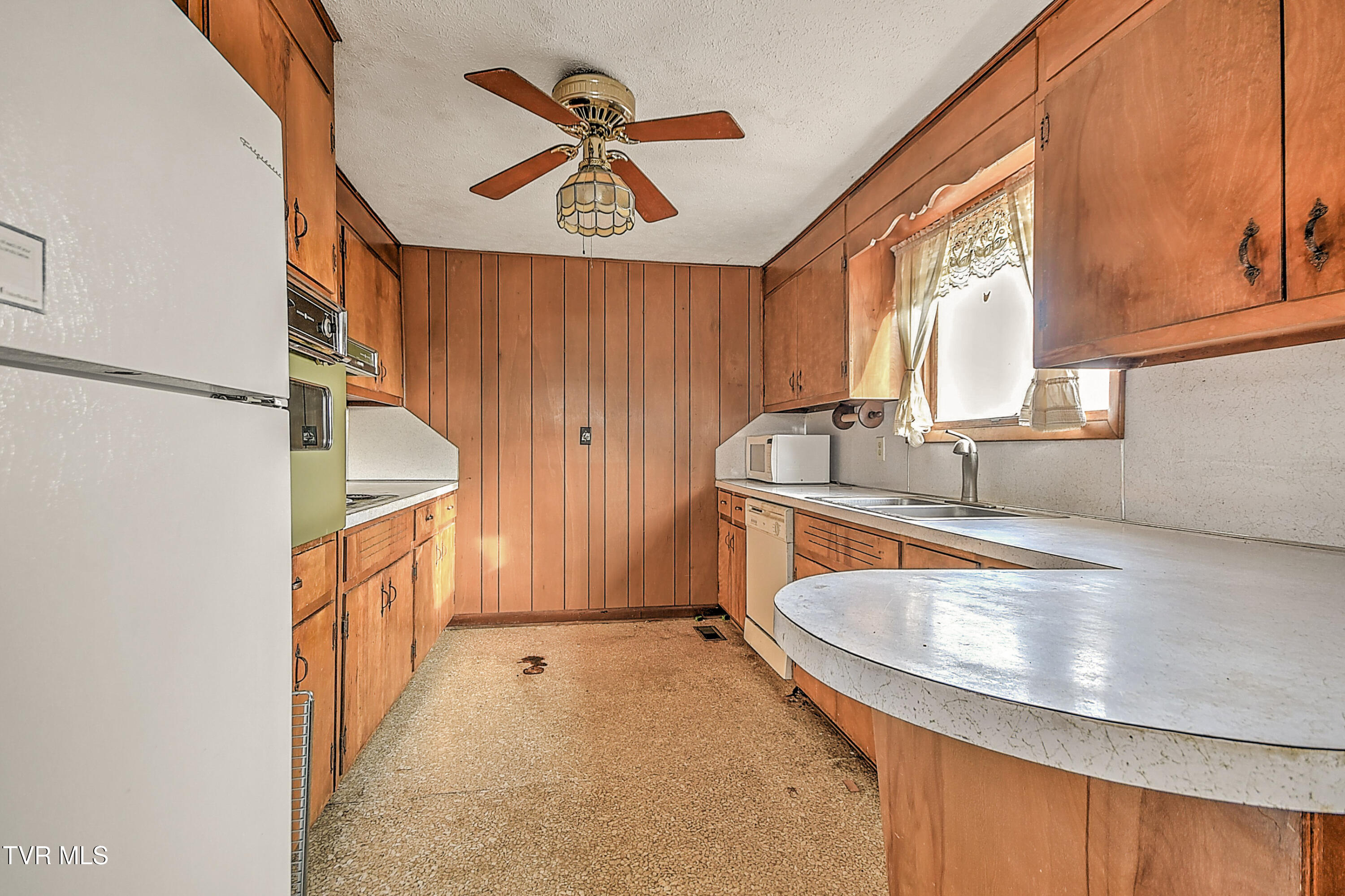 1141 Ridgecrest Avenue Kingsport, TN 37665 - Photo 17 of 62 1134 Ridgecrest BJ-17