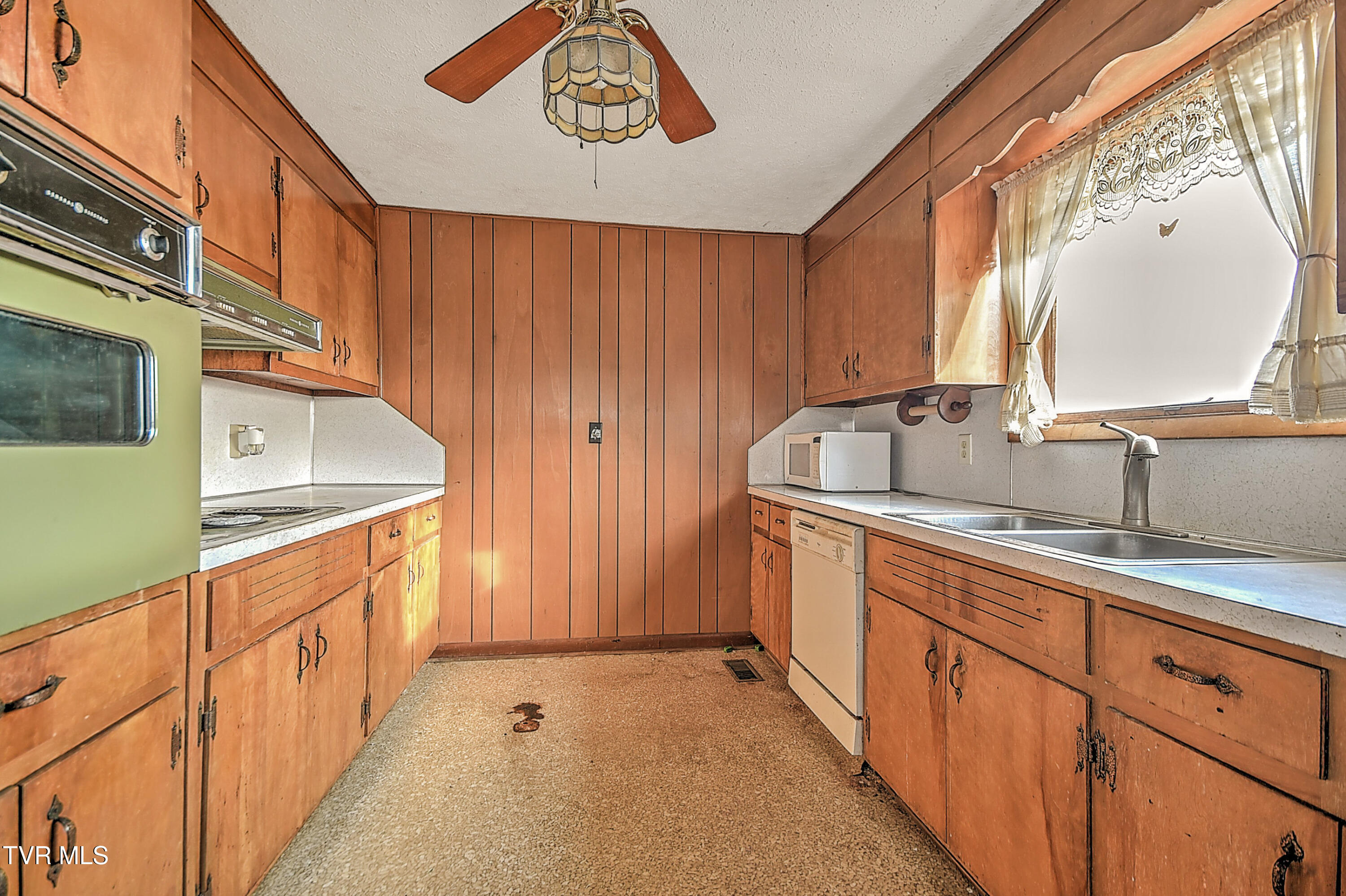 1141 Ridgecrest Avenue Kingsport, TN 37665 - Photo 18 of 62 1134 Ridgecrest BJ-18