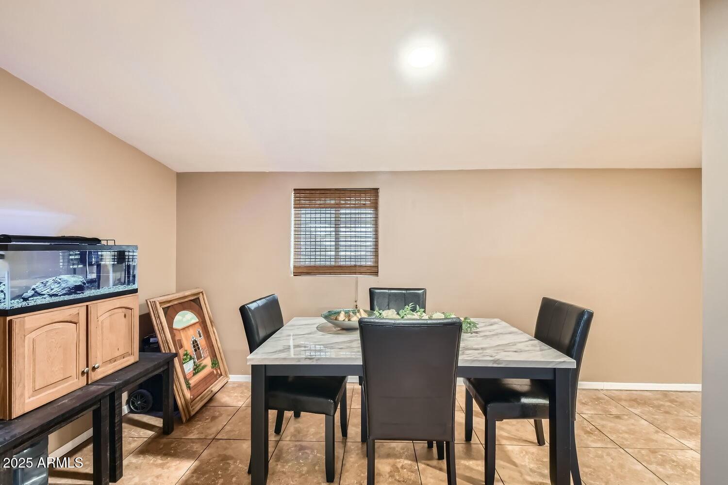 9031 North 14th Street Phoenix, AZ 85020 - Photo 11 of 33 a view of a dining room with furniture