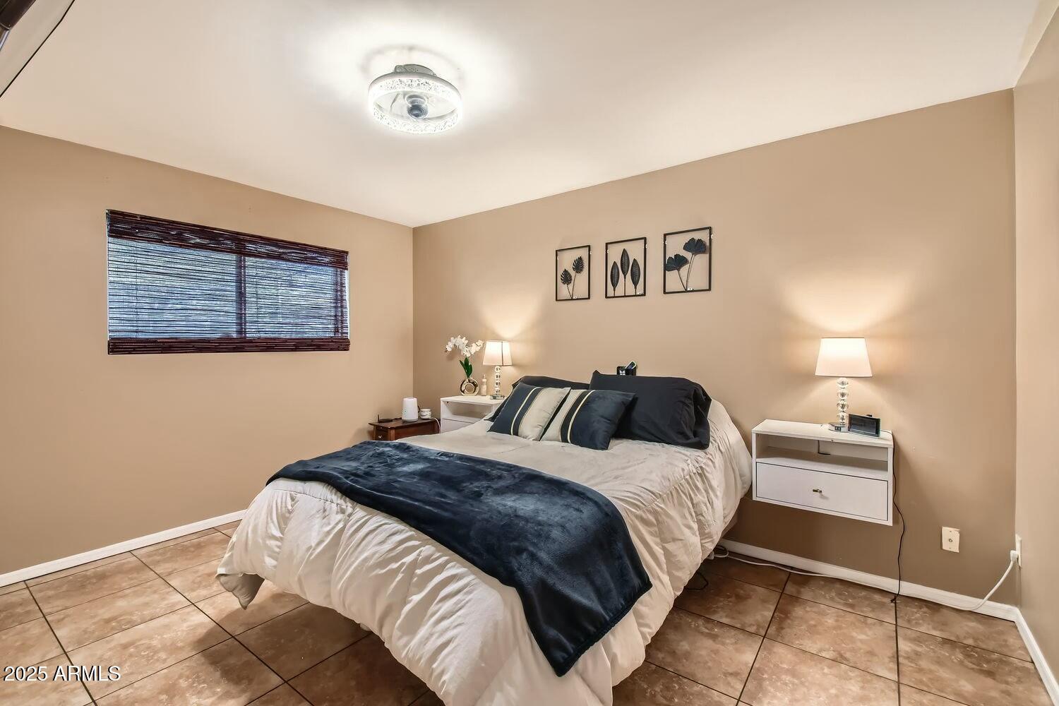 9031 North 14th Street Phoenix, AZ 85020 - Photo 12 of 33 a bedroom with a bed and a lamp