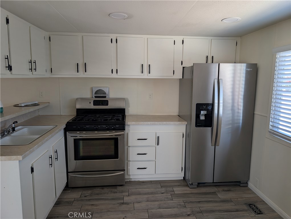 15940 Stoddard Wells Road, Unit 82 Victorville, CA 92395 - Photo 8 of 24