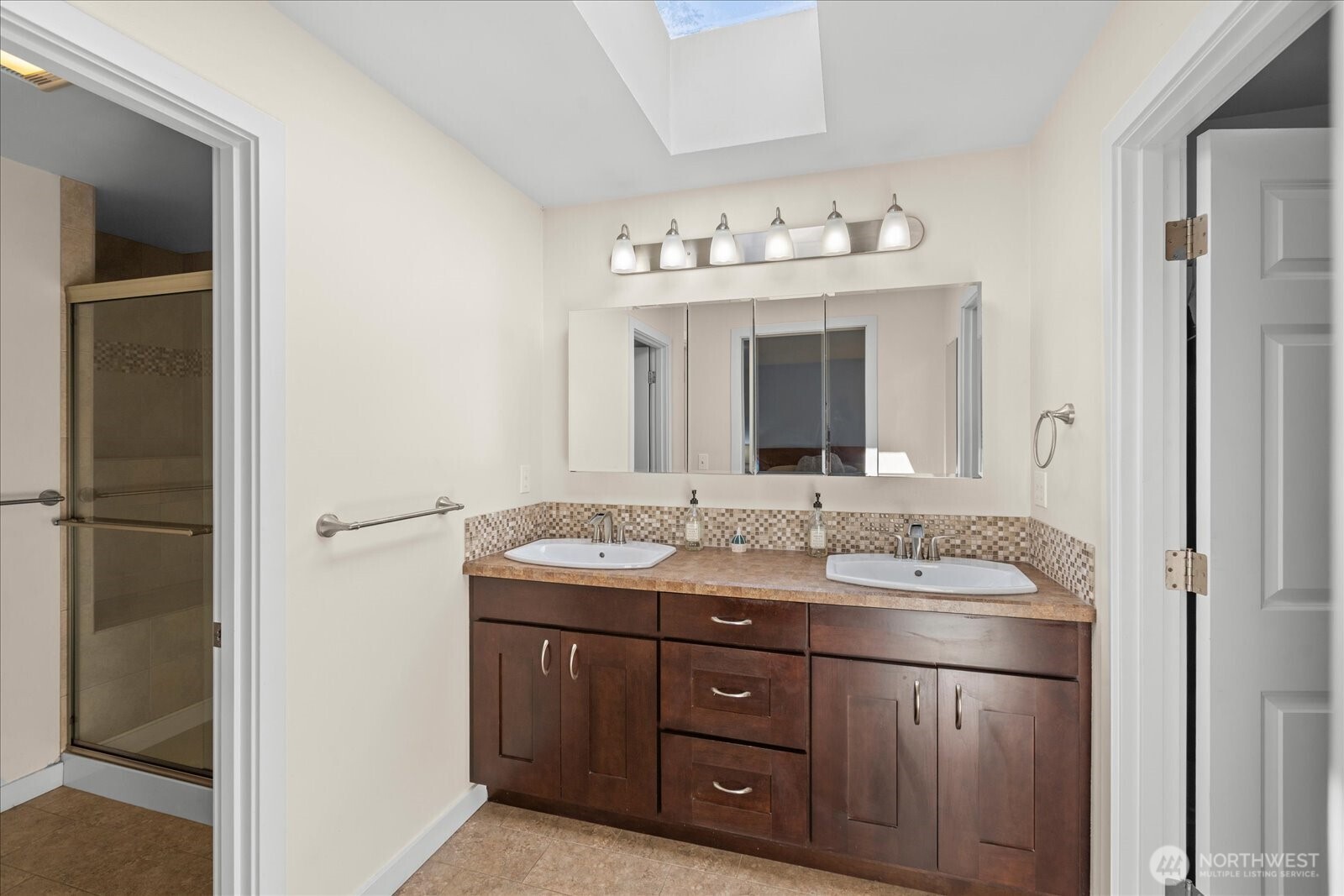 8119 190th Street Southwest Edmonds, WA 98026 - Photo 16 of 37