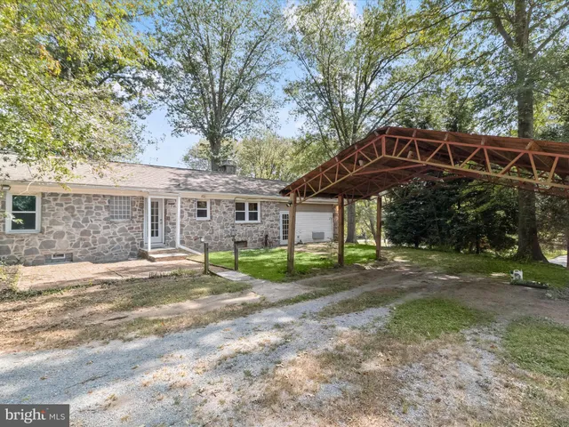 a view of a yard with porch