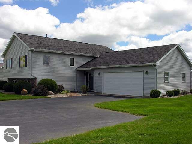 6113 Boone Road Traverse City, MI 49685 - Photo 2 of 9 1693623-1.JPG