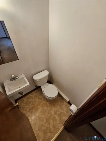 a bathroom with a toilet