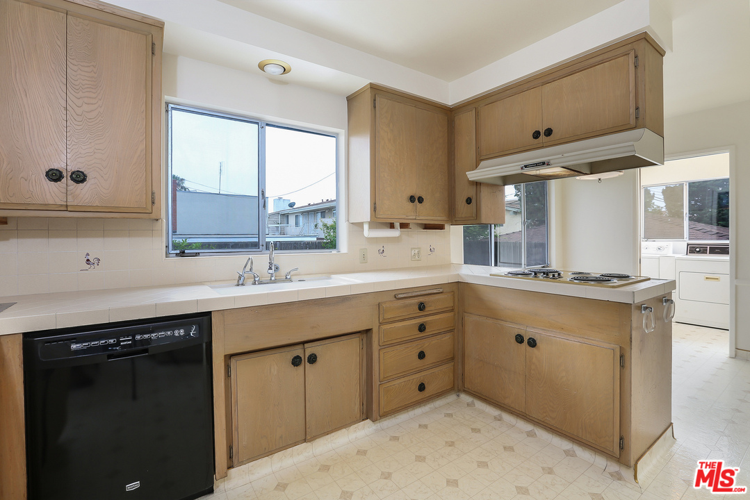 7728 West 85th Street Playa del Rey, CA 90293 - Photo 11 of 25 Gallery Image 11
