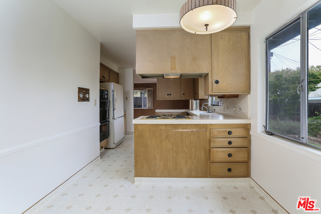 7728 West 85th Street Playa del Rey, CA 90293 - Photo 10 of 25 Gallery Image 10