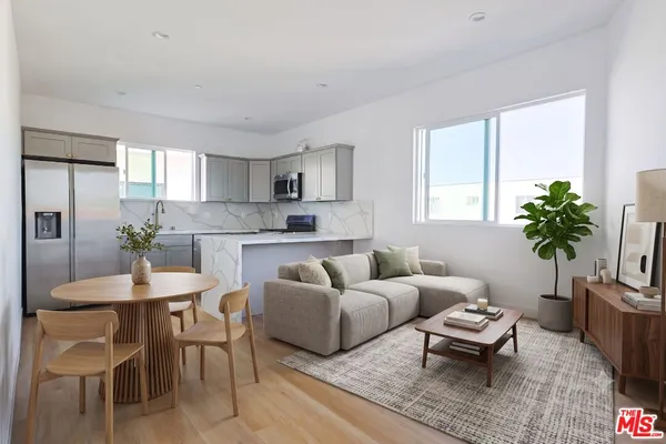 $4,695 | 1921 1/2 Carmona Avenue, Los Angeles, CA 90016