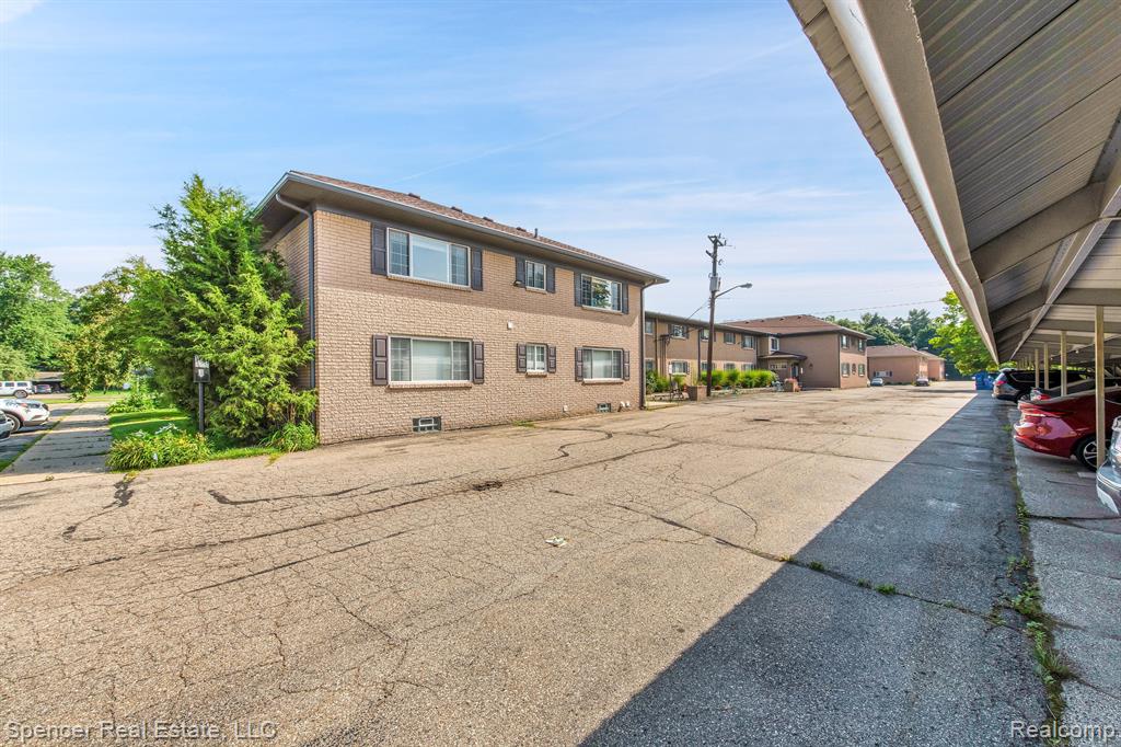 2311 Walton Boulevard, Unit 29 Rochester, MI 48309 - Photo 3 of 21