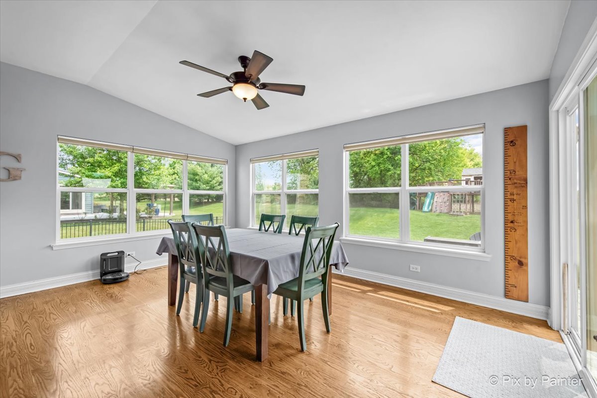 679 Slate Run Elgin, IL 60124 - Photo 11 of 49 Gallery Image 11