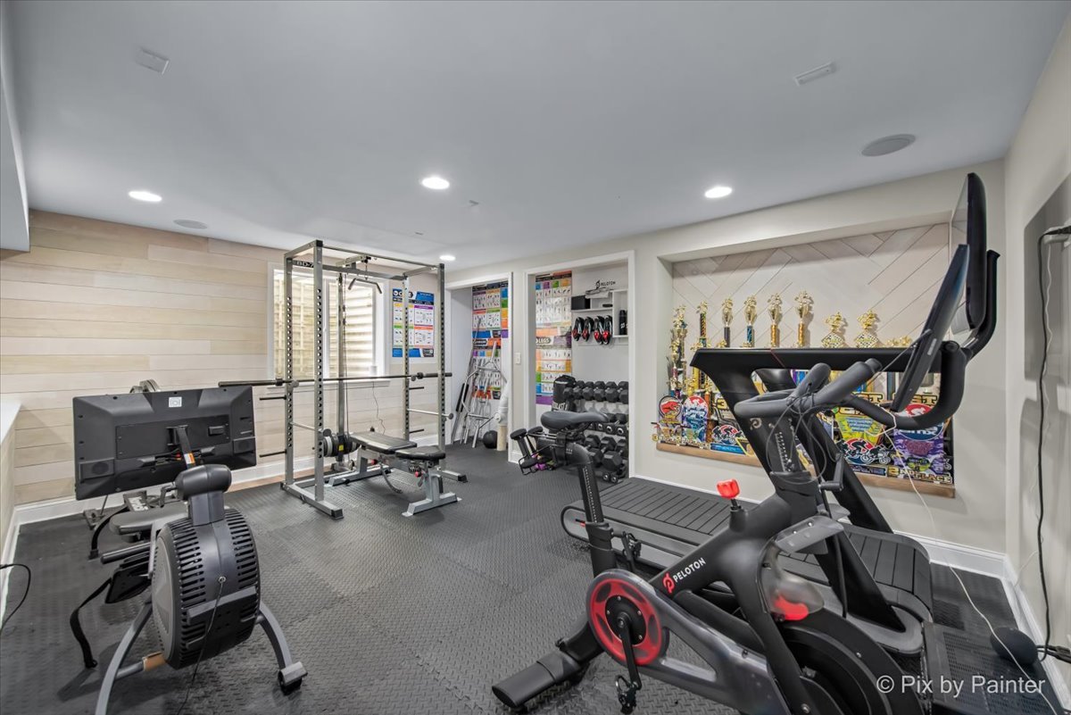 679 Slate Run Elgin, IL 60124 - Photo 32 of 49 Gallery Image 32