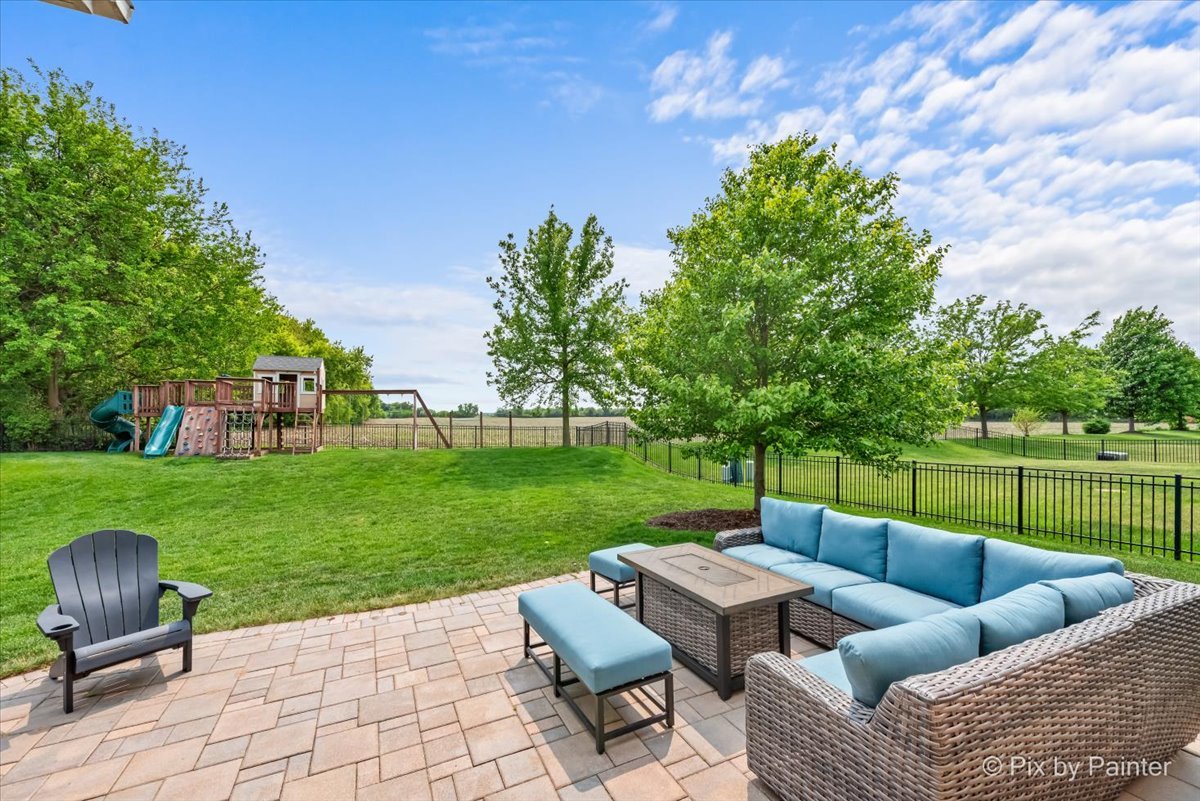 679 Slate Run Elgin, IL 60124 - Photo 35 of 49 Gallery Image 35