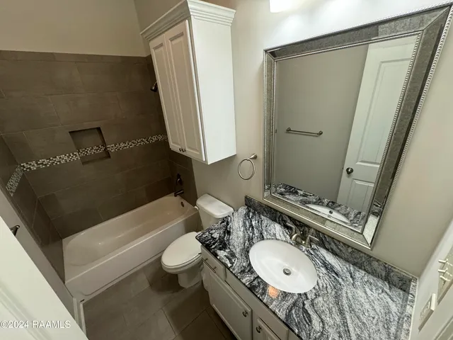 $2,250 | 216 Golden Cypress Drive, Youngsville, LA 70592