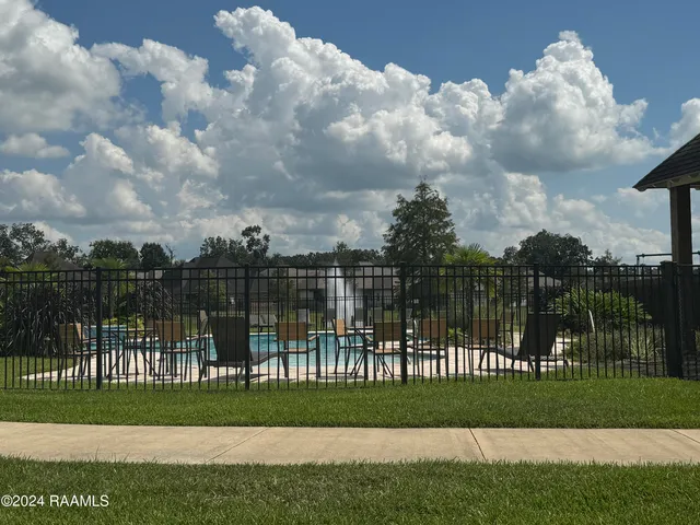 $2,250 | 216 Golden Cypress Drive, Youngsville, LA 70592