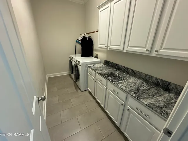 $2,250 | 216 Golden Cypress Drive, Youngsville, LA 70592