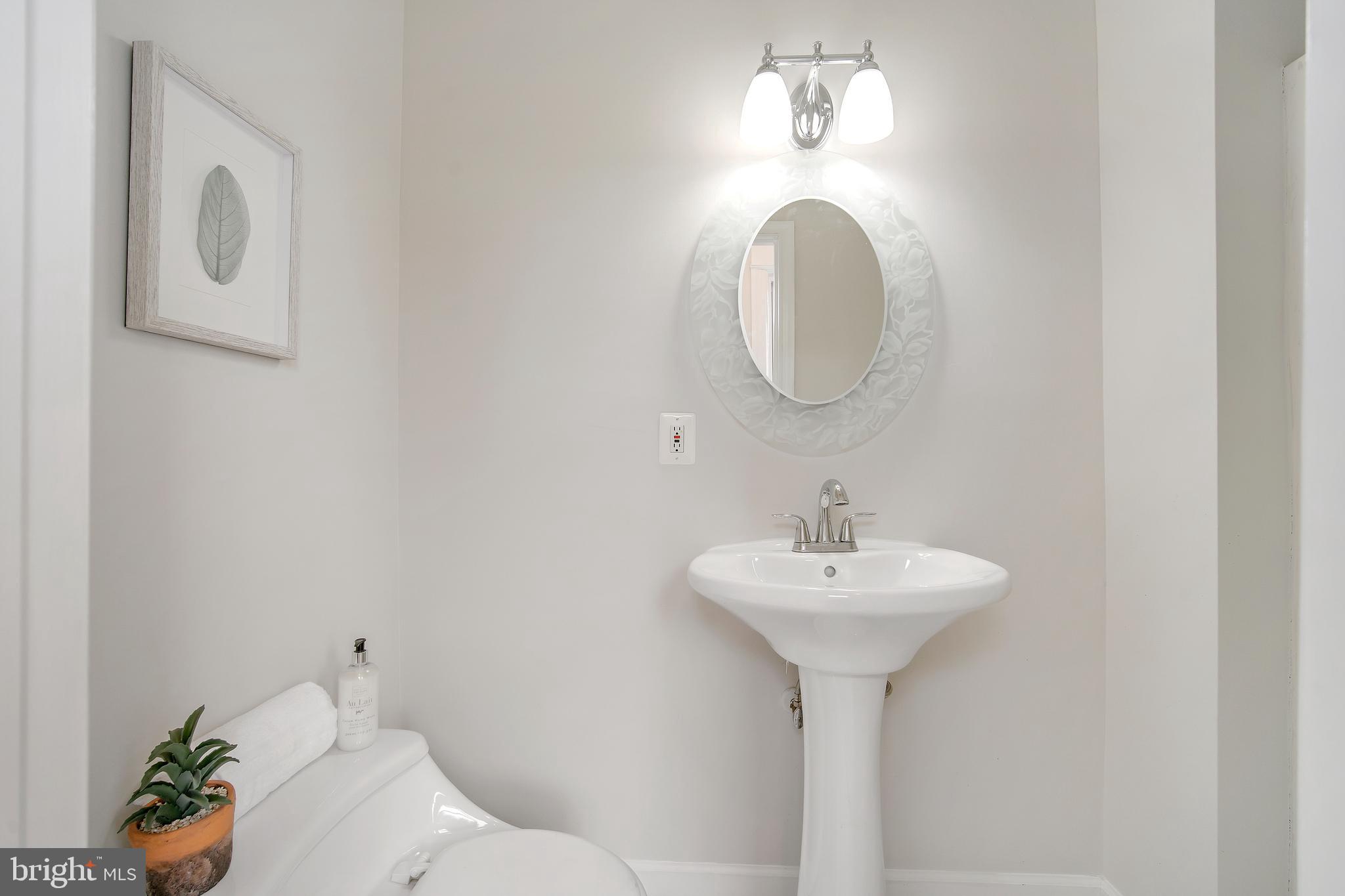 615 K Street Northeast Washington, DC 20002 - Photo 17 of 41 Main Level Bath