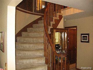 873 Snowmass Drive Rochester, MI 48309 - Photo 8 of 20 Stairway