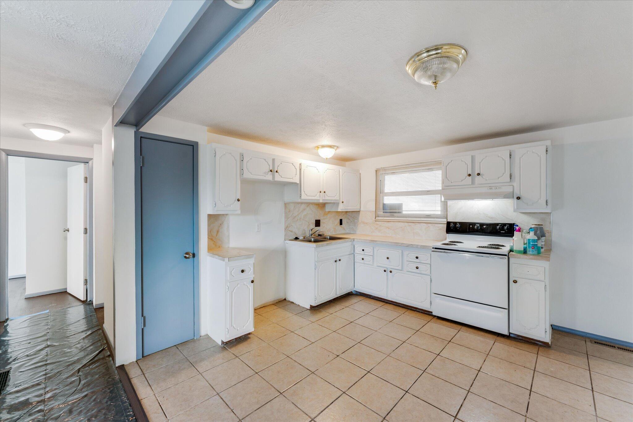3760 Lynward Road Columbus, OH 43228 - Photo 7 of 30 Kitchen/Eating Area