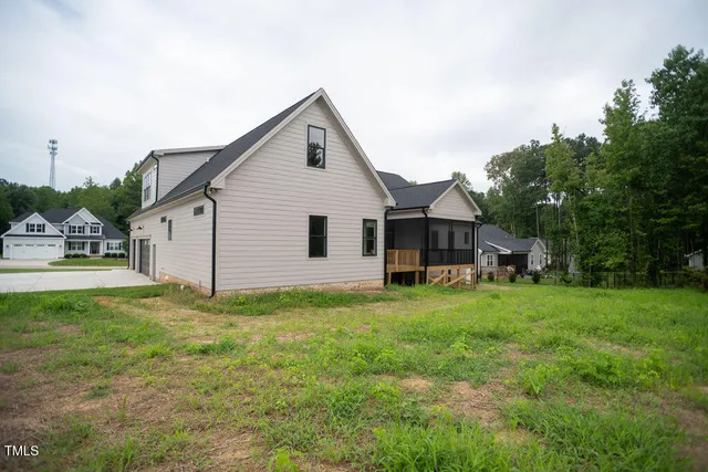 $749,900 | 27 Batten Hl Lane, Selma, NC 27576