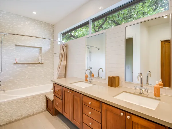 $8,000 | 1621 West 12th Street, Unit A, Austin, TX 78703