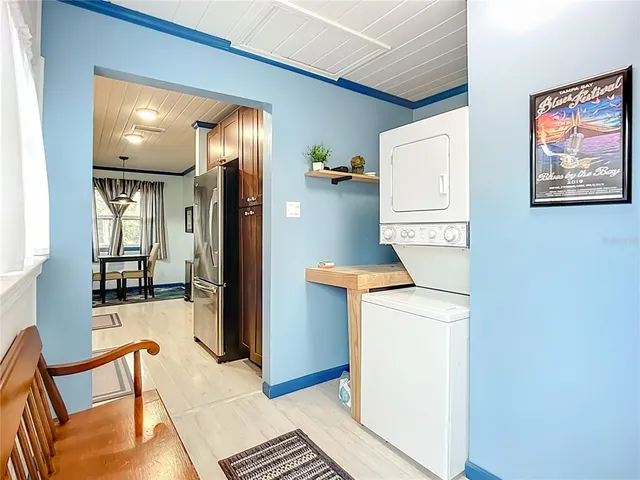 a view of entryway with a front door