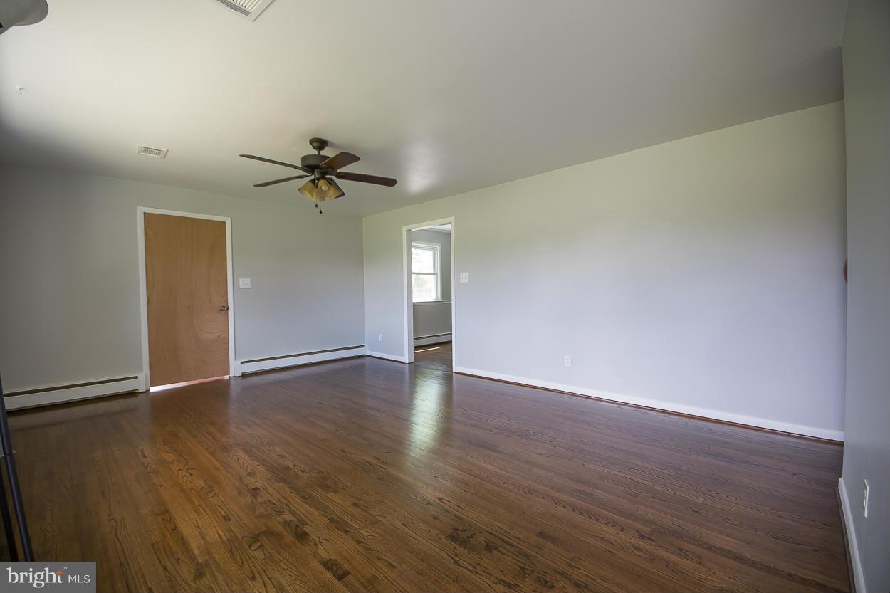 45623 Medleys Neck Road Leonardtown, MD 20650 - Photo 5 of 11 Living Room