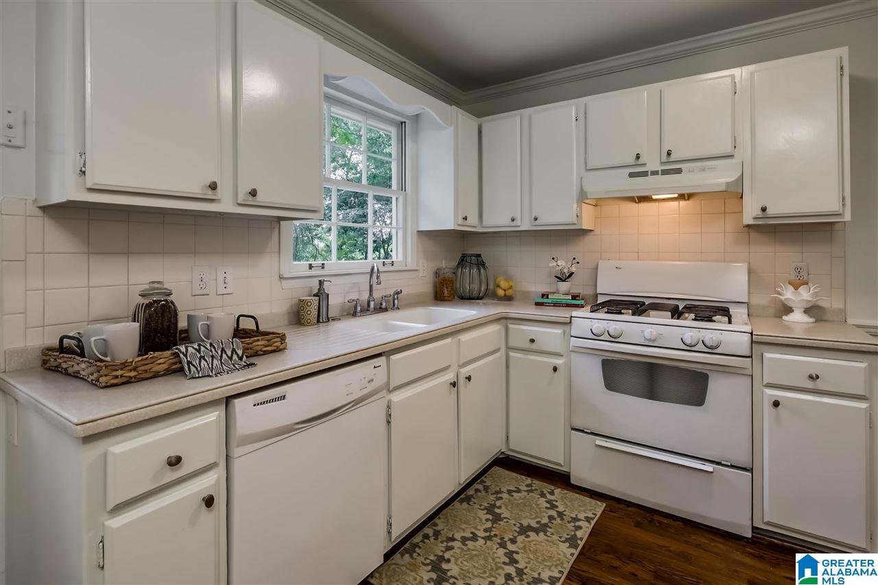 145 Memory Court Mountain Brook, AL 35213 - Photo 15 of 31