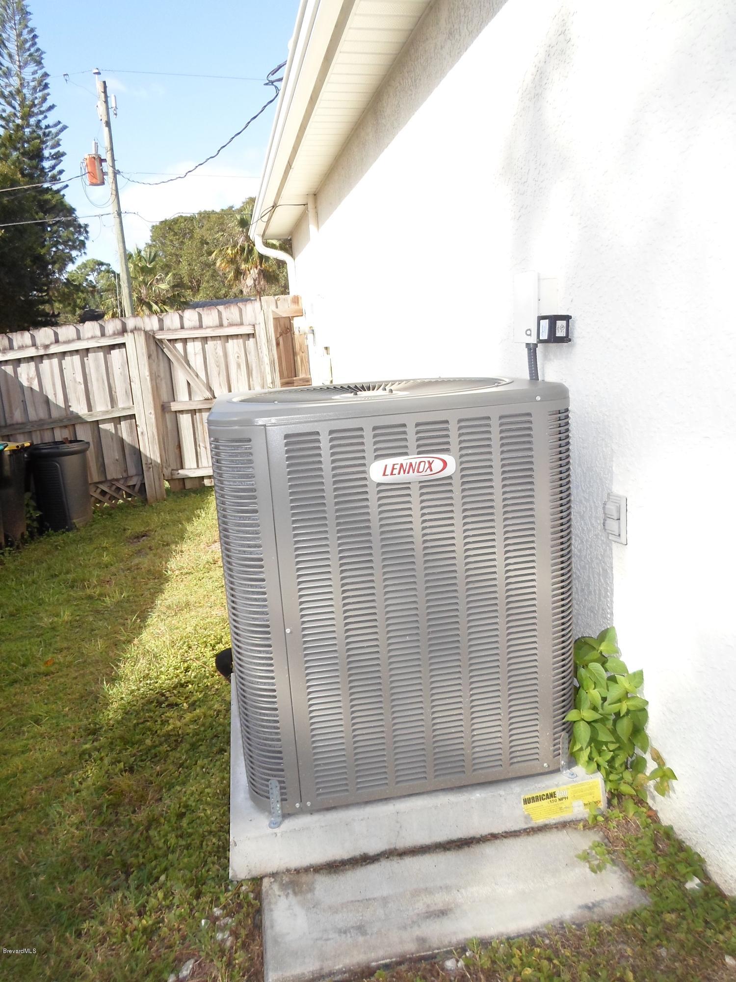 461 Lisa Road Northeast Palm Bay, FL 32907 - Photo 5 of 12 461 Lisa 037