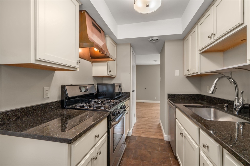 40 Yorktown Drive, Unit D Springfield, MA 01108 - Photo 9 of 27