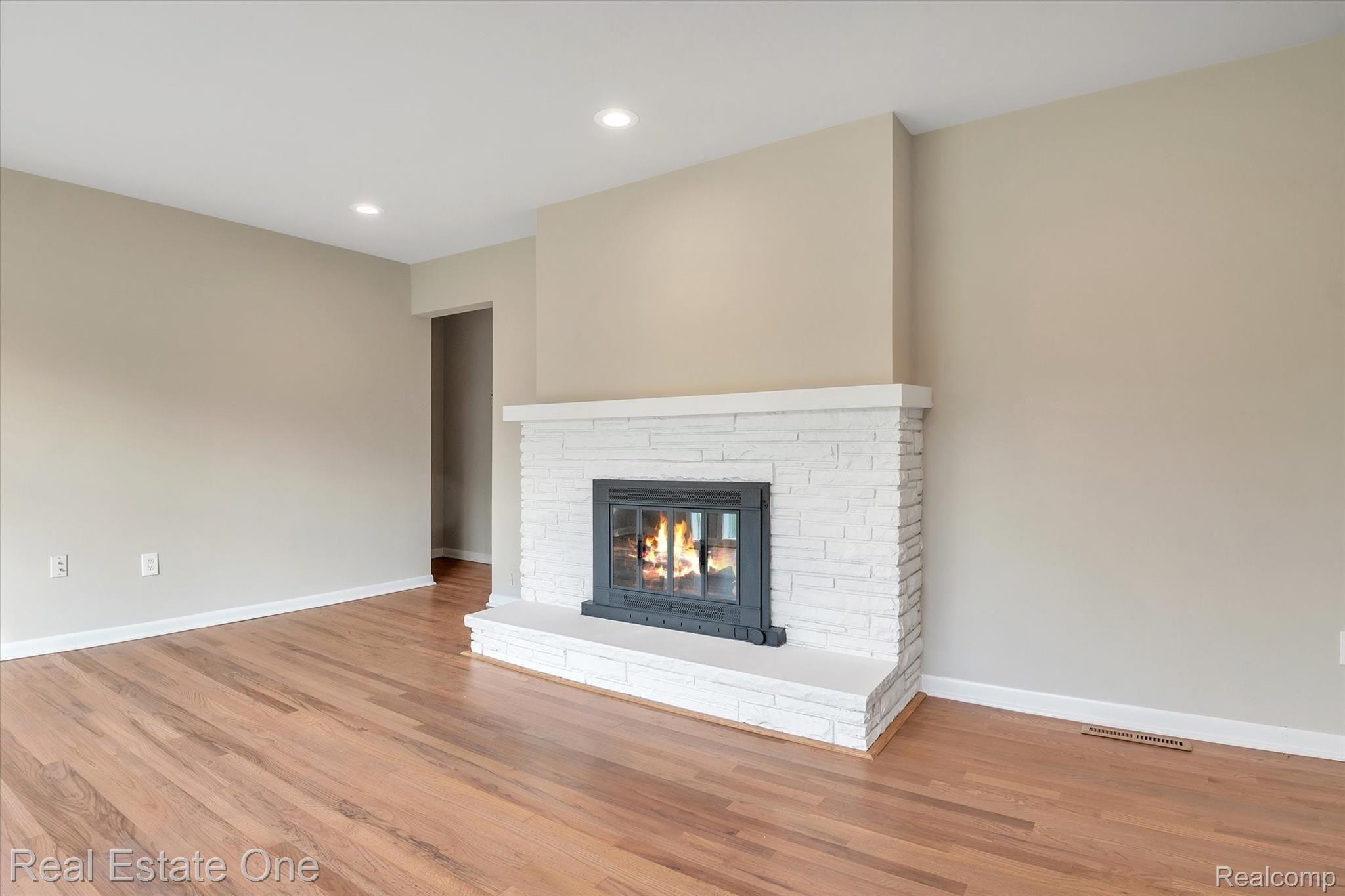 900 Francis Street Rochester, MI 48307 - Photo 9 of 39 07-900 Francis St-Windowstill-Real-Estate-Photography-6.jpg
