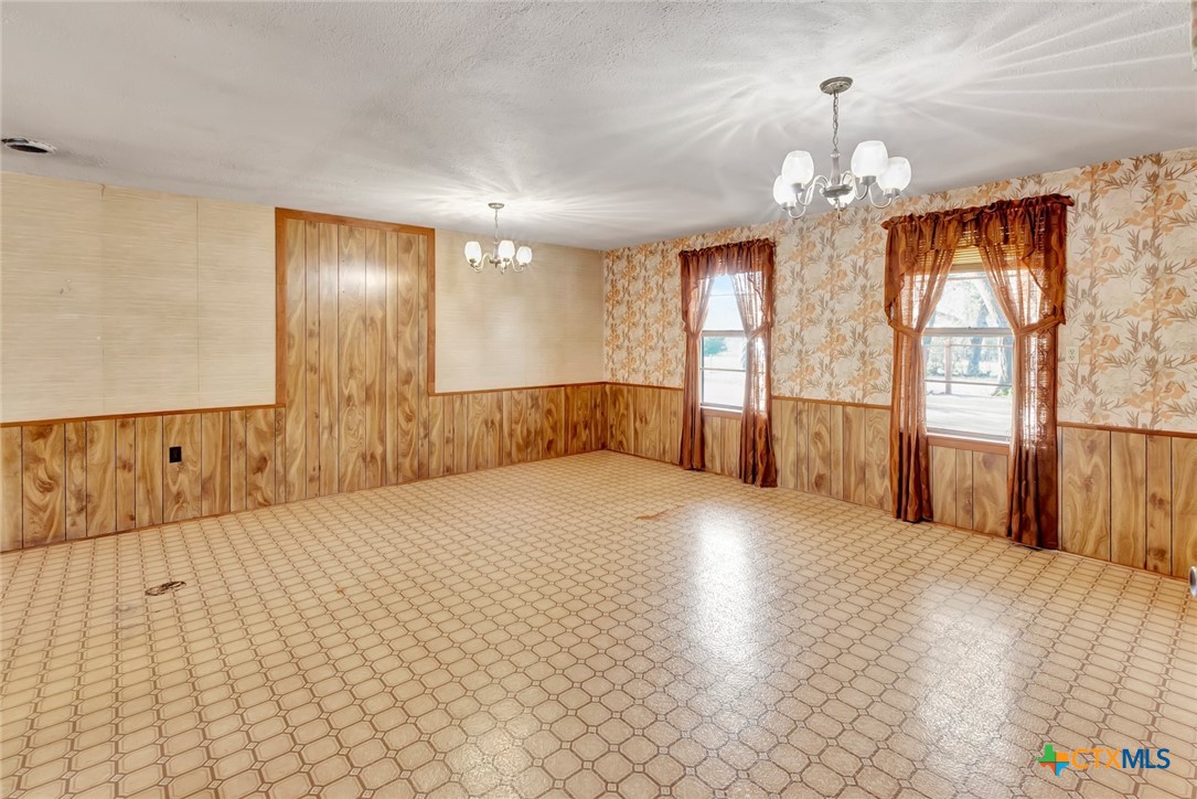 10957 Highway 77 Schulenburg, TX 78956 - Photo 19 of 35 a view of an empty room and window