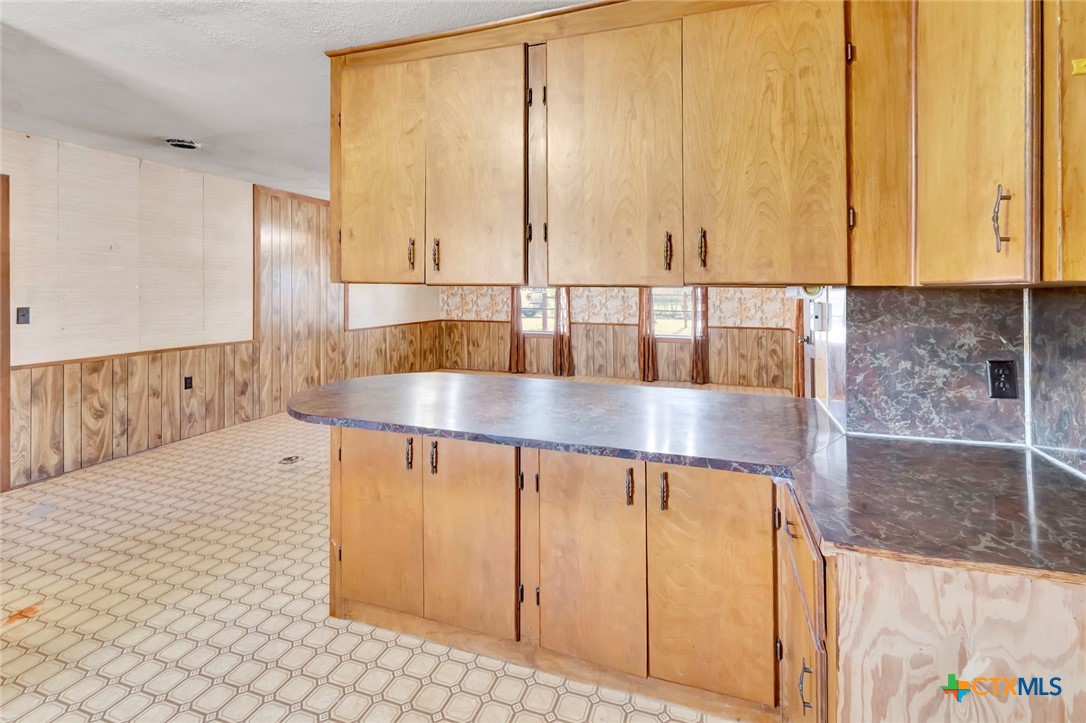 10957 Highway 77 Schulenburg, TX 78956 - Photo 22 of 35 a view of a living room and furniture