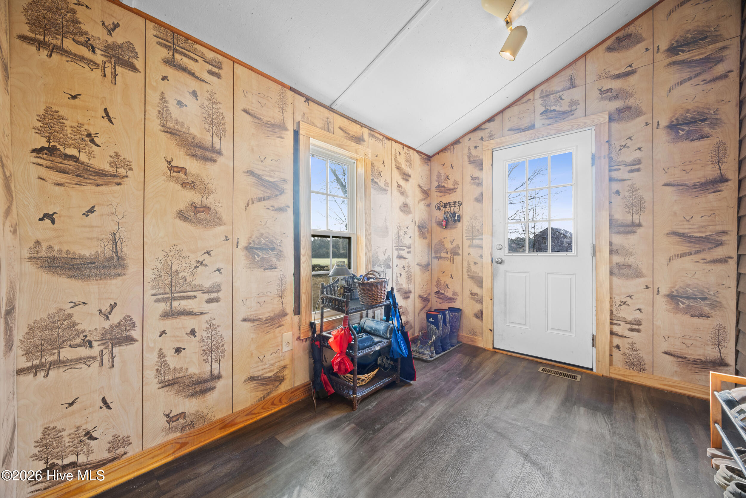 130 M J Johnson Road Turkey, NC 28393 - Photo 12 of 24 34_mudroom