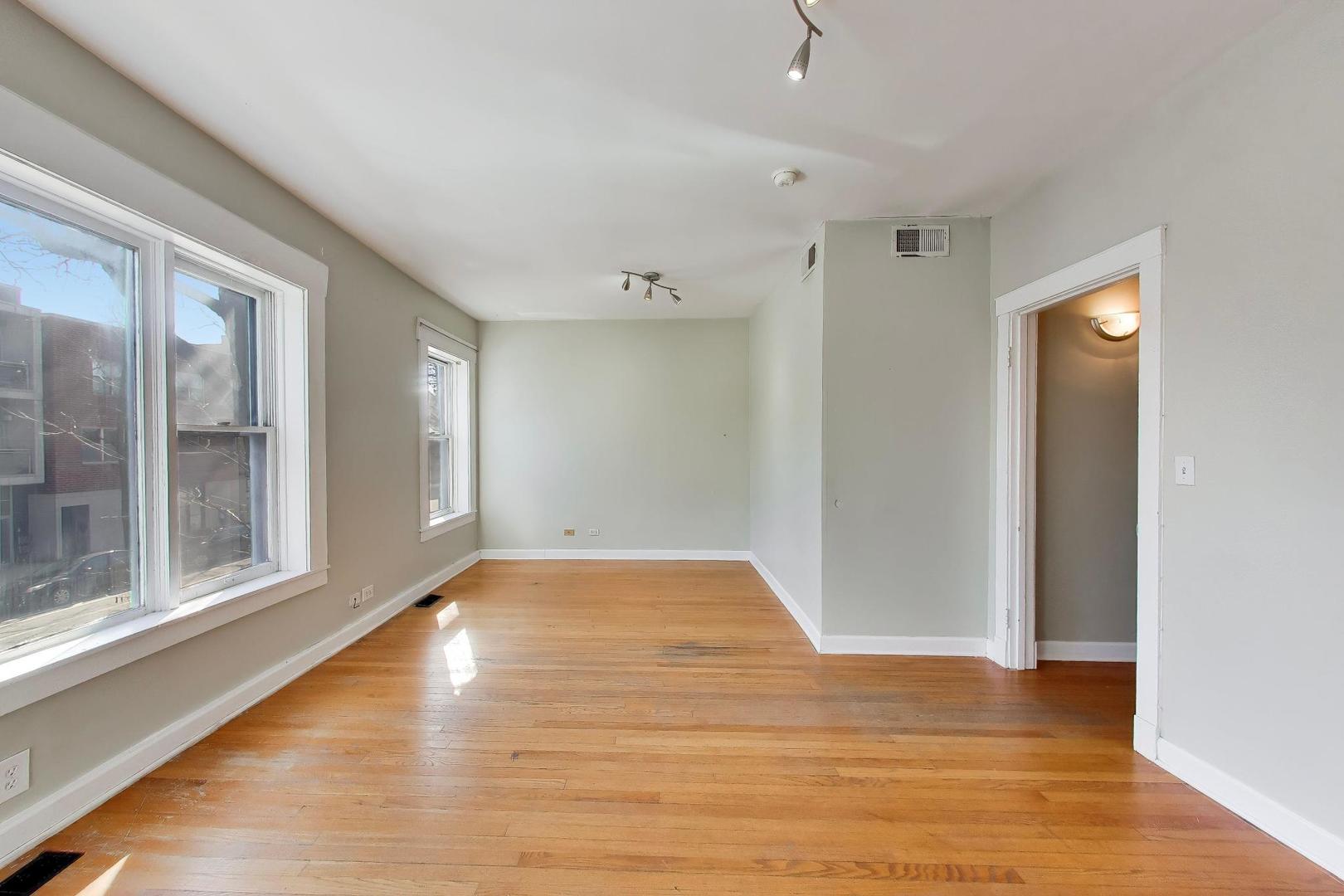 2114 West Roscoe Street Chicago, IL 60618 - Photo 11 of 21