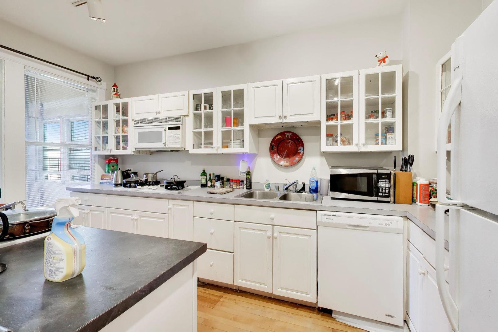 2114 West Roscoe Street Chicago, IL 60618 - Photo 17 of 21