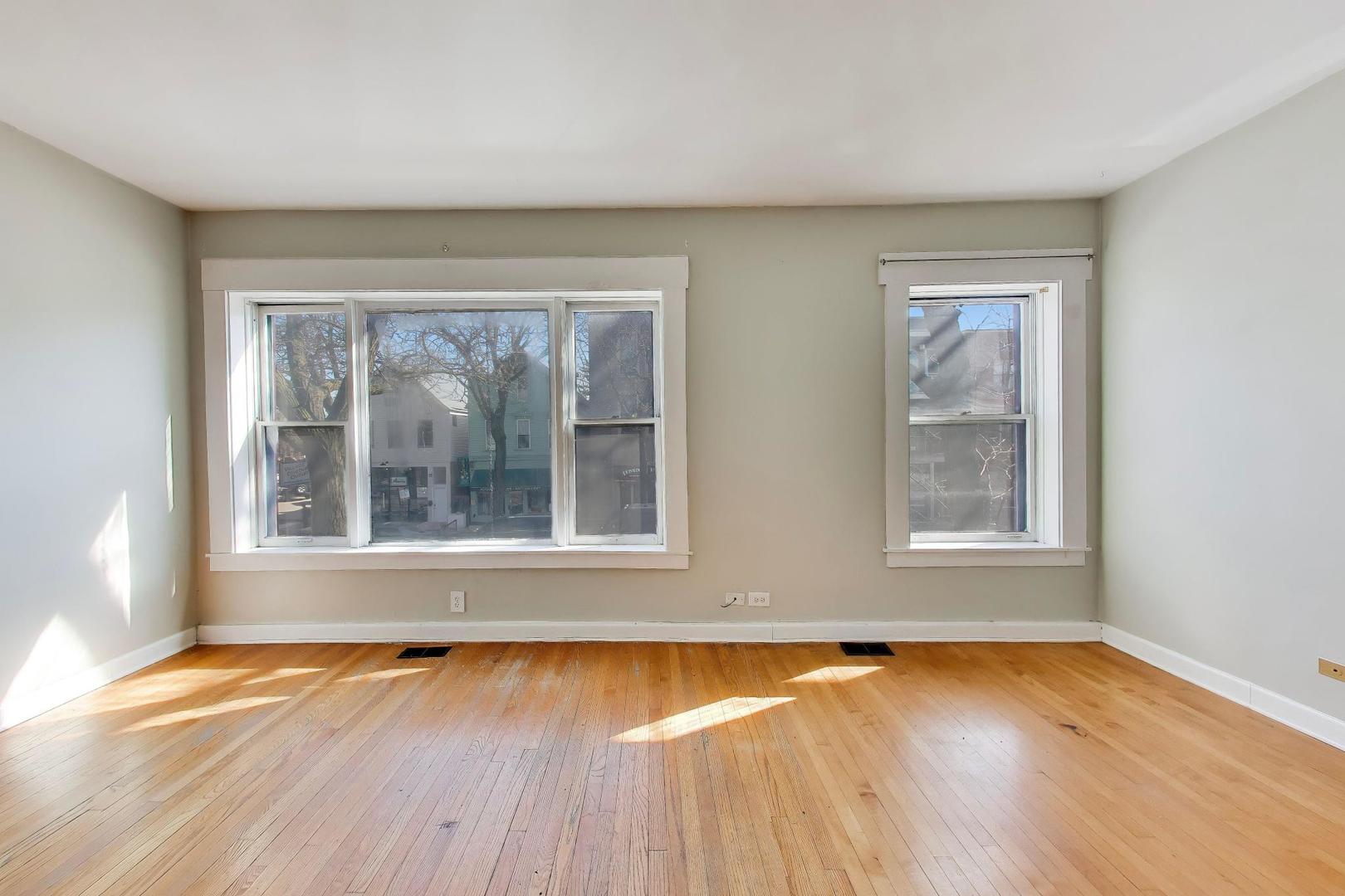 2114 West Roscoe Street Chicago, IL 60618 - Photo 10 of 21