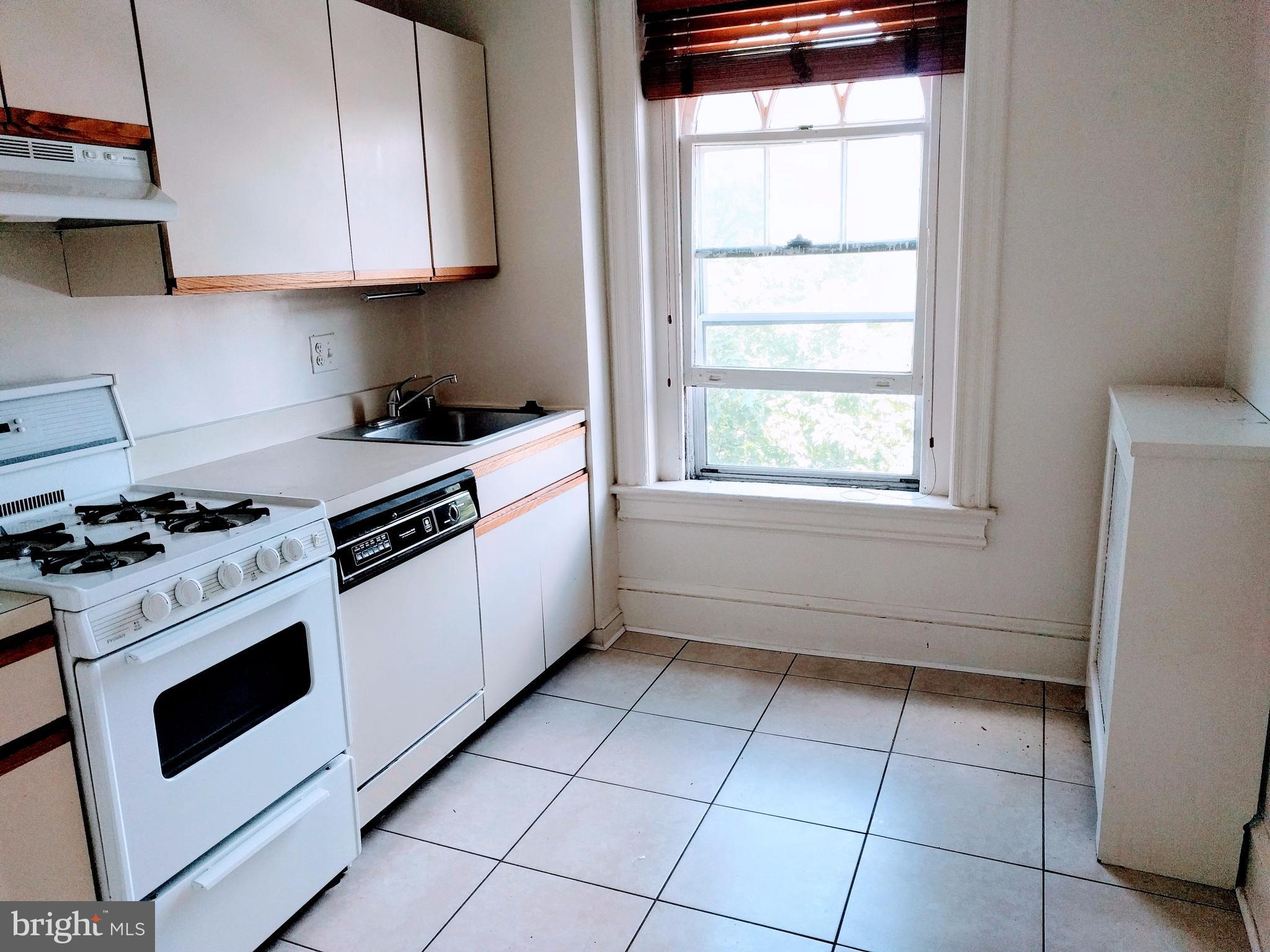1300 35th Street Northwest, Unit 2 Washington, DC 20007 - Photo 10 of 21 *
