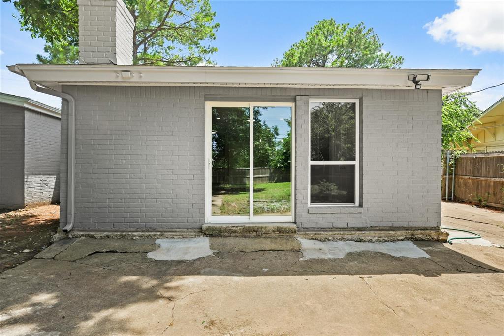5629 Maceo Lane Fort Worth, TX 76112 - Photo 23 of 25 a front view of a house
