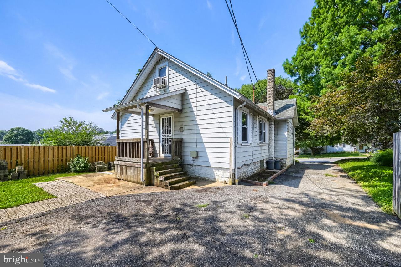 517 Elmwood Road Baltimore, MD 21206 - Photo 6 of 28 Gallery Image 6