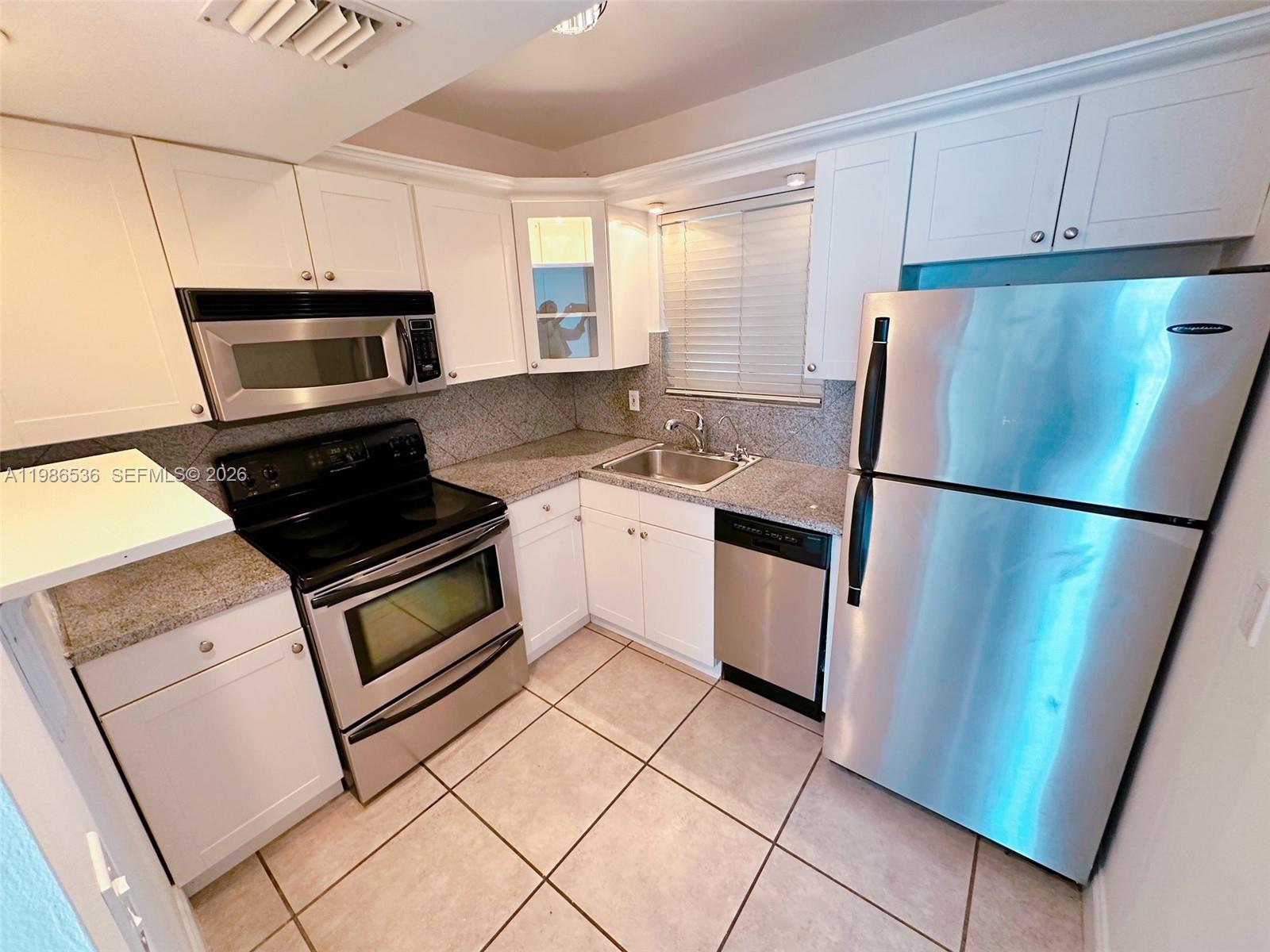 1345 Lincoln Road, Unit 402 Miami Beach, FL 33139 - Photo 9 of 17