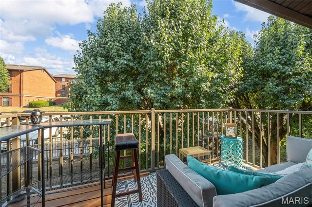 $190,000 | 5569 Baronridge Drive, Unit 10, St. Louis, MO 63129