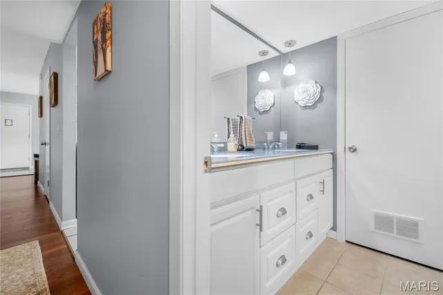 $190,000 | 5569 Baronridge Drive, Unit 10, St. Louis, MO 63129